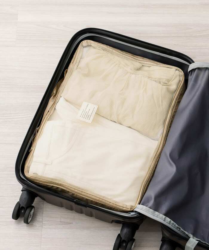 旅行にも使える、衣類を圧縮して収納できるバッグ