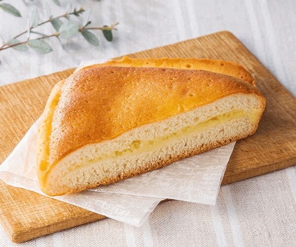 セブン-イレブンの新商品：三角チーズのサンドパン