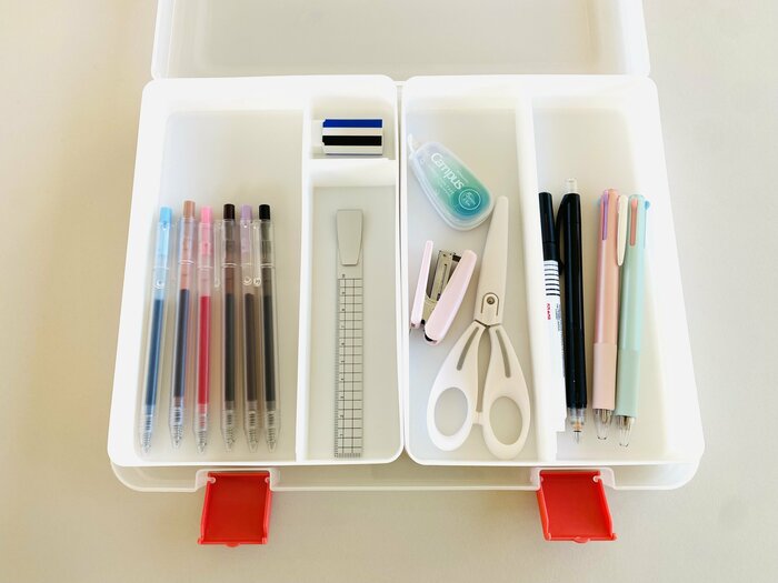 あちこちに散らばっていた文具を収納してみました