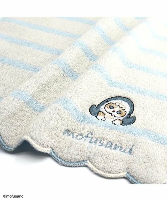 スカラップ刺繍のなみなみカットがフェミニンさを演出