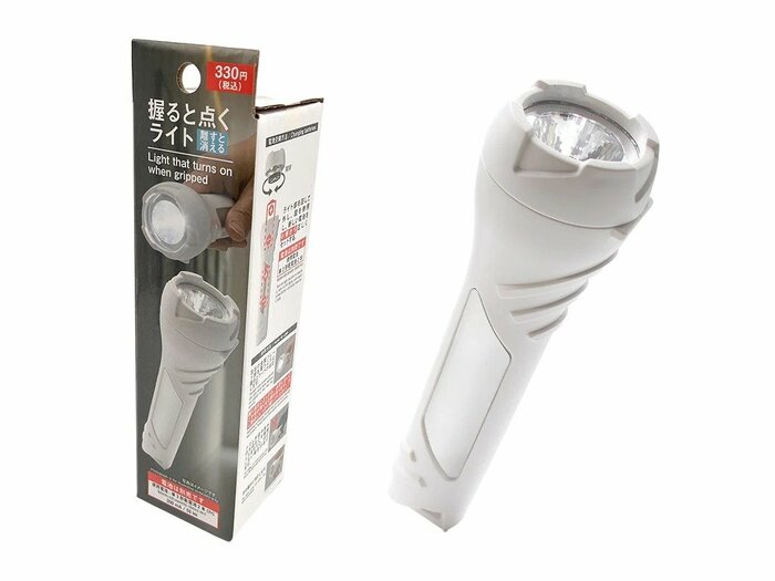 税込330円の「握ると点くライト」