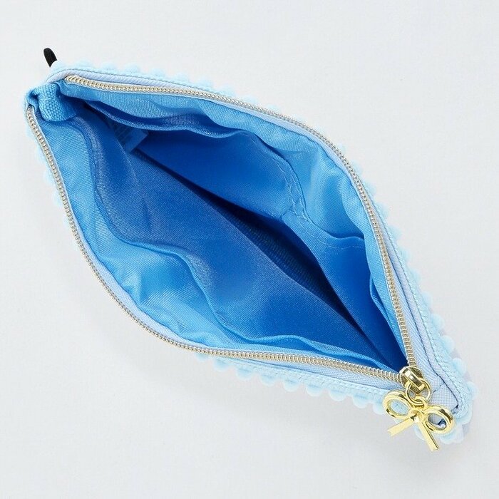 ポーチ自体のサイズは縦13cm、横17.5cmマチ幅1.5cm