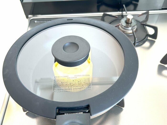 フタをして弱火でじっくり焼いていきます