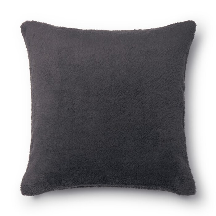 毛足の長いマイクロファイバーが使われている、クッションカバー