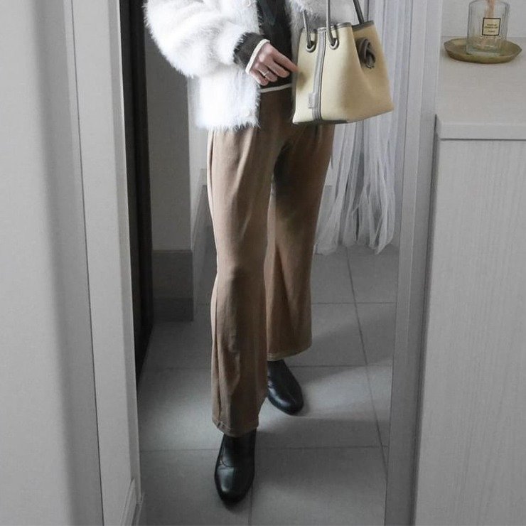 出所：しまむら公式　レディース　セミフレアベロアパンツ（Rafraf×AIRI）