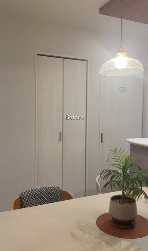 【余った材料でプチDIY】ウォールパネルを固定するだけ！リビングの壁がスラットウォール風に