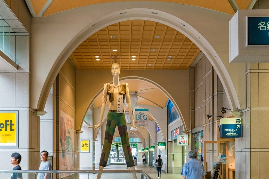 名古屋駅にある巨大なマネキン「ナナちゃん人形」　まさかの「健康診断姿」に思わず目を疑う
