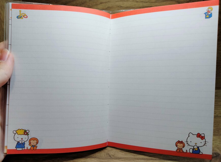 筆者撮影（セリア、ハローキティ 2023年 A6手帳）