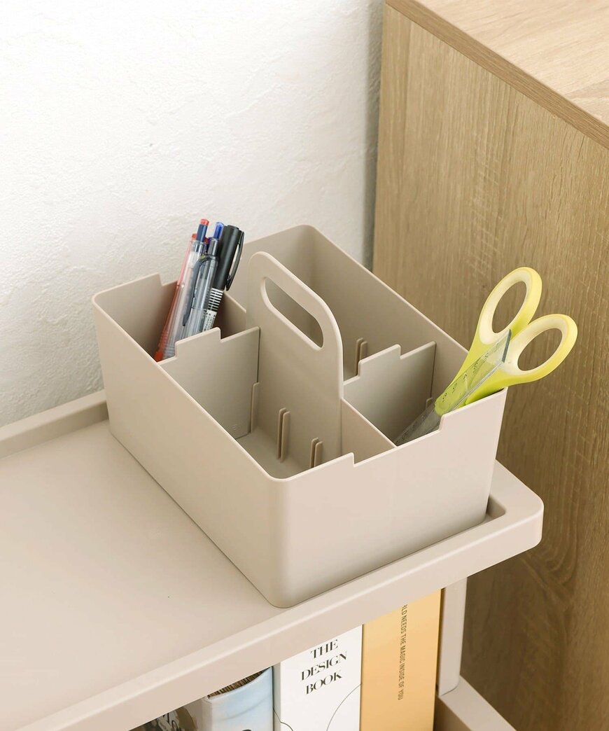 出所：3COINS公式　デスクトートミニ