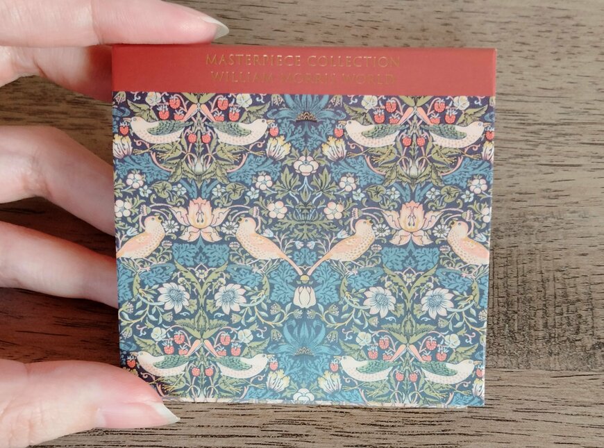 筆者撮影（セリア、メモ付箋 80P ウィリアム・モリスワールド）