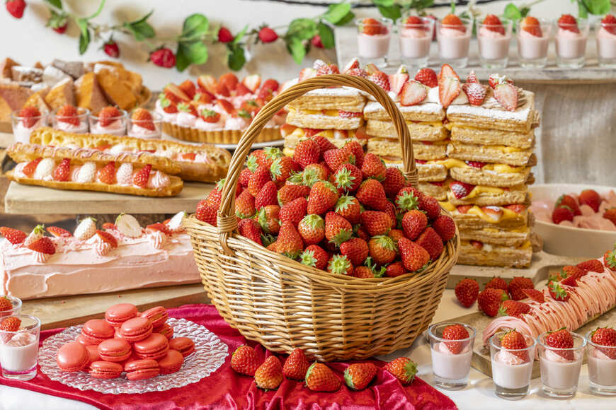画像出所：いちごBonBonBERRY 伊豆の国factory「いちごづくしのスイーツビュッフェで旬のいちごをいちご狩り！ 静岡県産いちごの食べ放題を2月15日(水)から開催」（アットプレス）