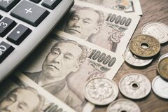 サラリーマンの夫が亡くなった時、妻に支給される遺族給付はどのくらい？