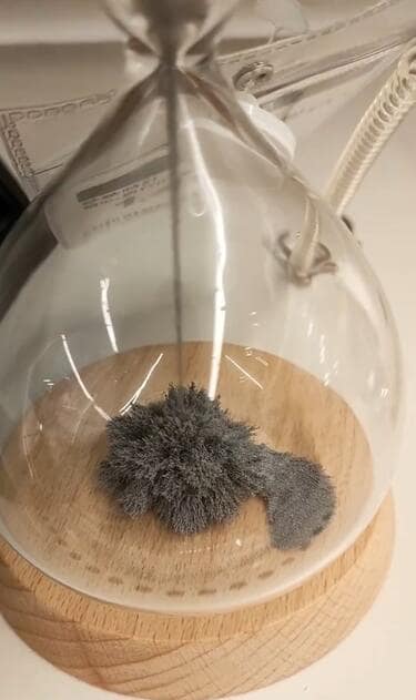 ニトリで販売されている「砂時計」が話題 いつまでも見ていられる砂の