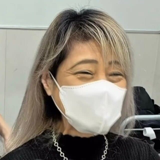白髪に悩む女性がバレイヤージュでおしゃれにお悩み解消！本人も「ほんとに素敵」と満足