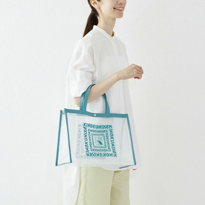 クリアミディアムバッグ　ライトブルー