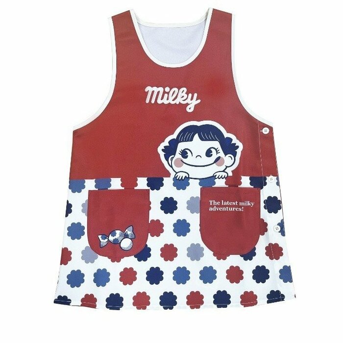 大きなフェイスデザインが印象的なレッドカラーのエプロン