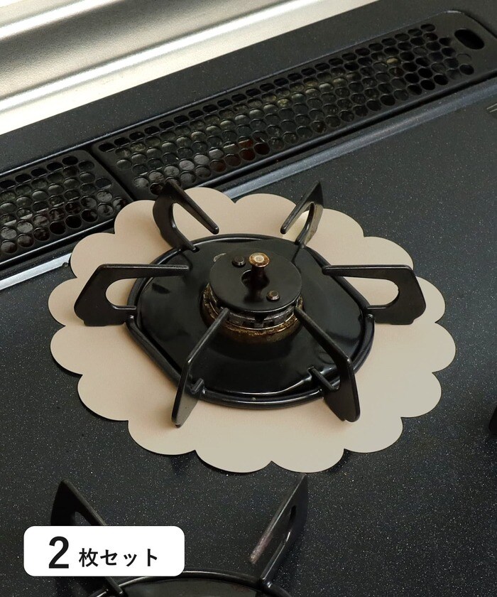 貼るだけでコンロ周りの油汚れを防いでくれる便利なファイバーコンロシート。