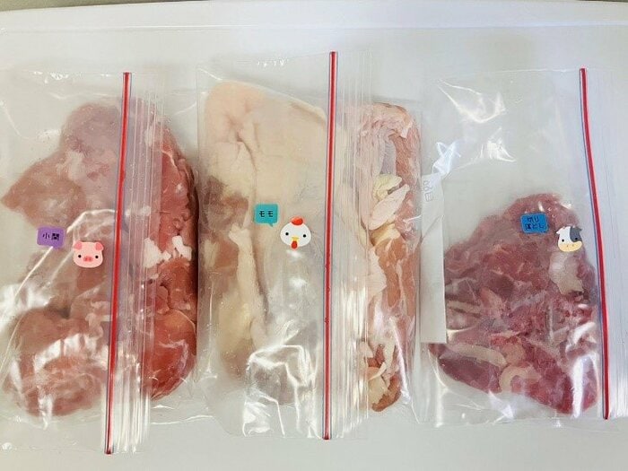 シールを見れば肉の種類も一発で判別可能