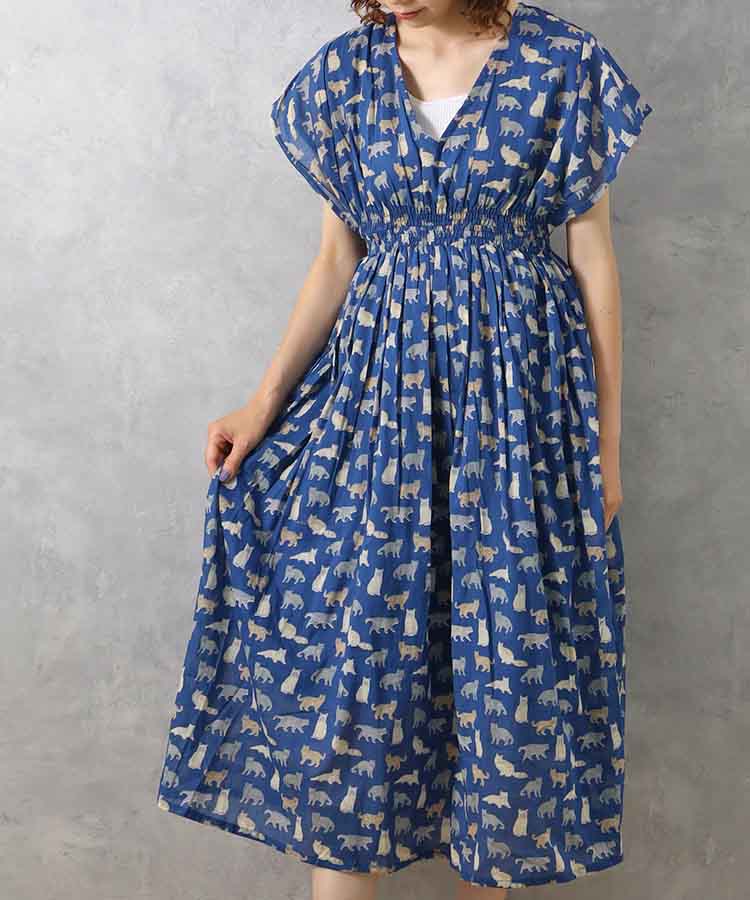 出所：ブルーブルーエ公式　ネコ総柄ワンピース