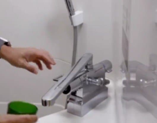 ホテルの客室でコップに水を入れる時のあるある？「ほとんど毎回」「マジでよくある」と共感の声が続々 