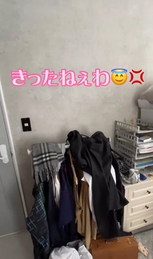 【子ども部屋DIY】床を占領する制服たち…服を投げっぱなしの子ども部屋がハンガーラックDIYですっきり