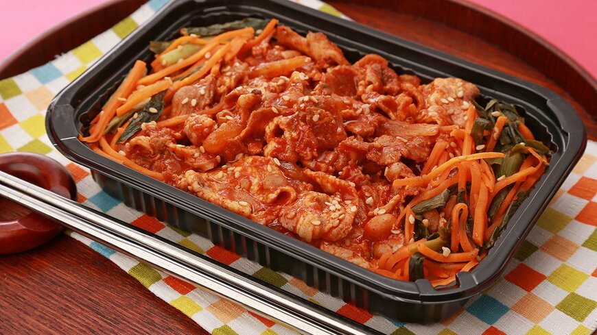 出所：ローソンストア100「根強いブーム！トレンドの韓国グルメが大集合！ ローソンストア100の「韓国フェア」8月21日(水)からスタート！ ピリ辛フードで暑さを吹き飛ばそう」