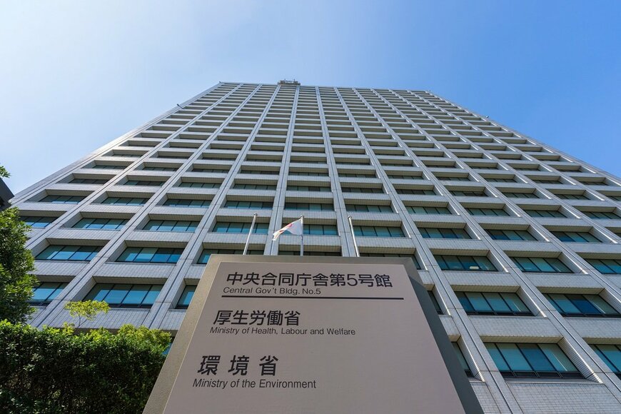 【国家公務員の給与】2025年度・新卒1年目で「年収約570万円」になるケースも？！