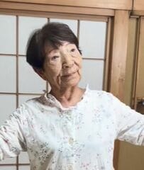 【82歳おばあちゃん】若々しすぎる驚きの朝ルーティンが話題　衝撃の身体の柔らかさに思わず二度見！