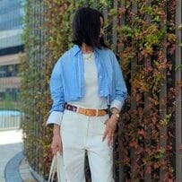 〈66歳マダム〉H＆Mの“カット刺繍ホワイトデニム”の着こなしが素敵！こなれ感たっぷりの「大人カジュアルコーデ」に「本当におしゃれ！」の声