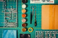 手のひらに収まるミニチュアの「ソーイングセット」に思わず目を疑う　超精巧な作品に絶賛の声