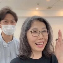 【素敵】「白髪を染めないので」グレイヘアの女性がショートボブに挑戦！魅力アップで「嬉しいです」