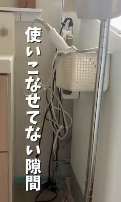 変身前のごちゃついた洗面所のすき間