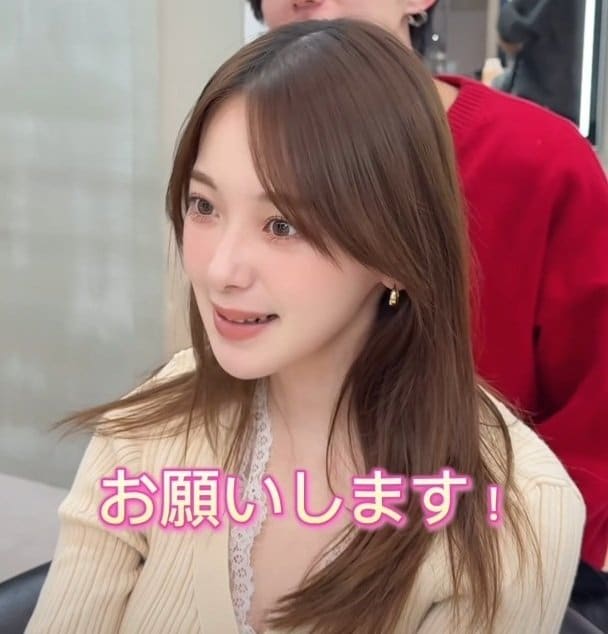 「髪の痛みが気になる」ロングヘアの女性が…オリーブグレージュカラーで艶やかな印象にスタイルチェンジ！