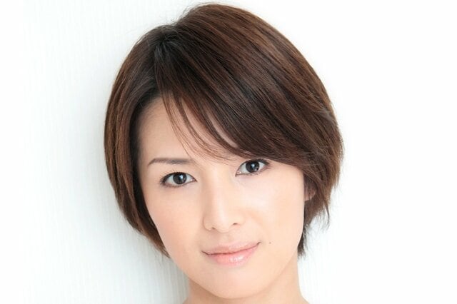 吉瀬美智子 センス溢れる自宅玄関を披露！こだわりの生け花に「めちゃオシャレ」「暮らしもステキ」「さすが」と話題に