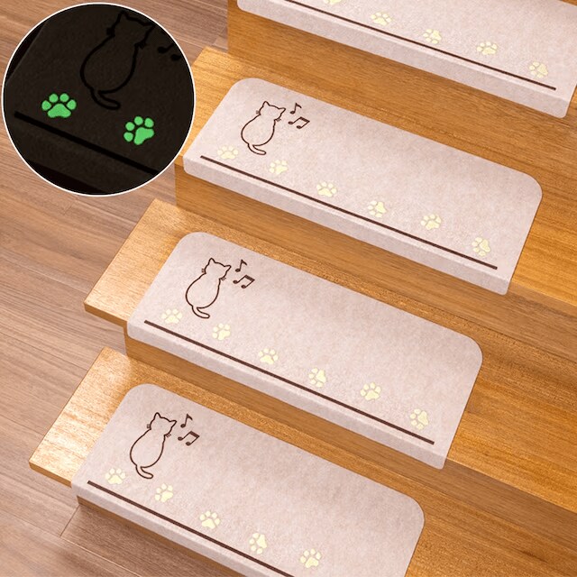 暗闇でもかわいい置くだけ吸着蓄光階段マット