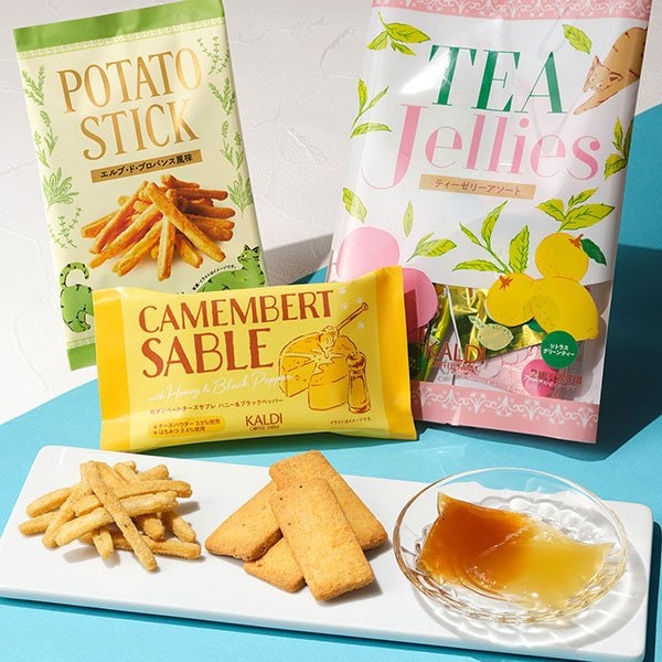 焼き菓子やスナックもセットになっており、おうちカフェの時間を豊かに
