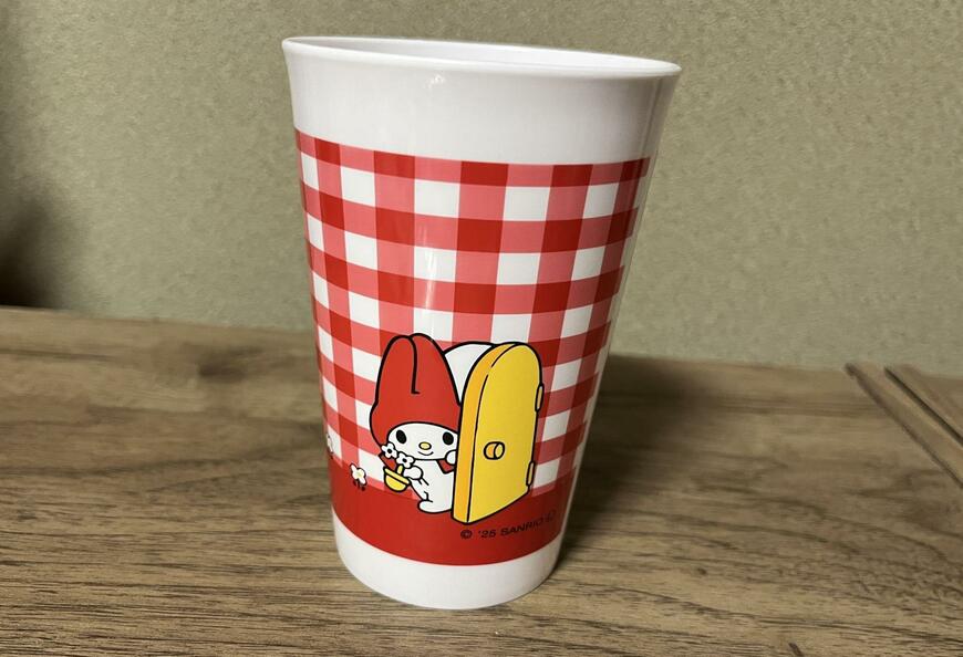 筆者撮影（ダイソー、タンブラー MM 50周年 赤 マイメロディ）