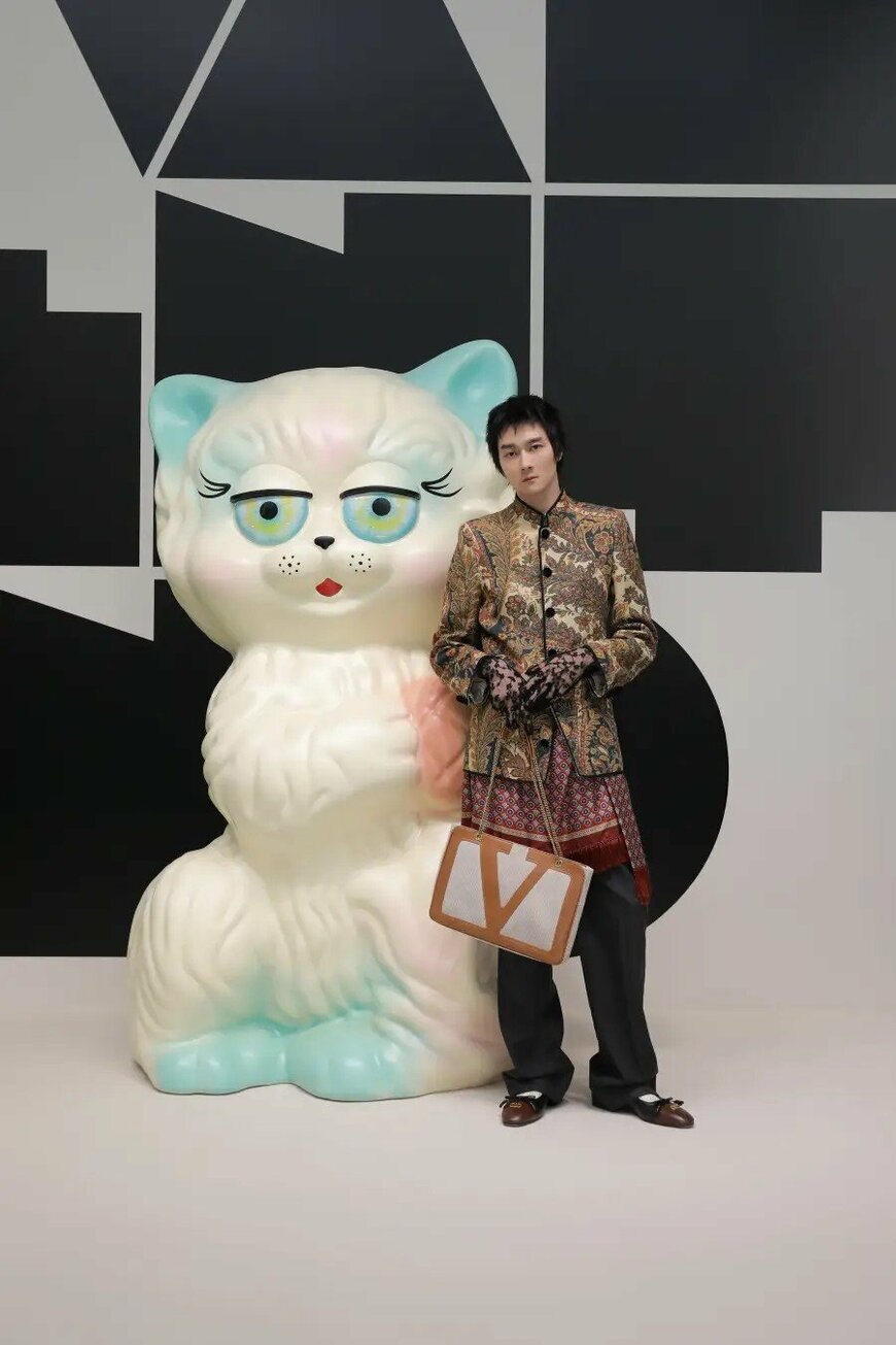 出所：ヴァレンティノ ジャパン 株式会社「道枝駿佑、本田翼、アイナ・ジ・エンドなど数々のセレブリティーが来場｜メゾン ヴァレンティノ、‘パヴィヨン デ フォリ‘ パーティー」