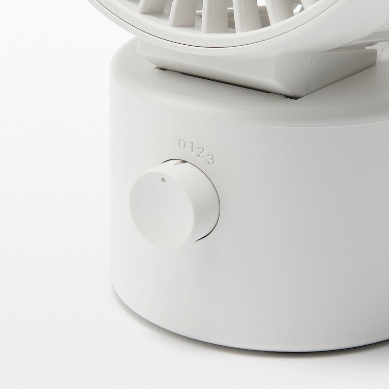 出所：無印良品公式　首振り機能付き　コードレスデスクファン