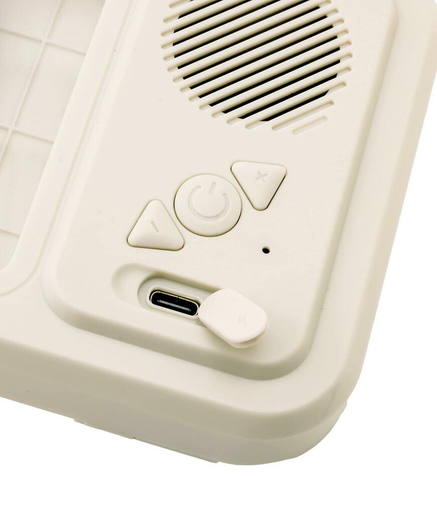 出所：パルグループ公式ファッション通販サイト 3COINS 《音がこもらない！》スピーカー付き防滴スマホケース