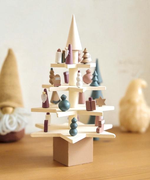 出所：パルグループ公式ファッション通販サイト 3COINS 【Holly Jolly】組立てツリー：4段タイプ