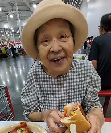 【84歳おばあちゃん】コストコで爆食＆爆買い！“2度目の朝食”の食べっぷりに「いきいきしてて可愛い！」の声