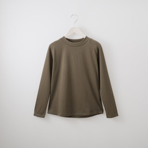 出所：ニトリ公式　ベーシックモックネックＴシャツ