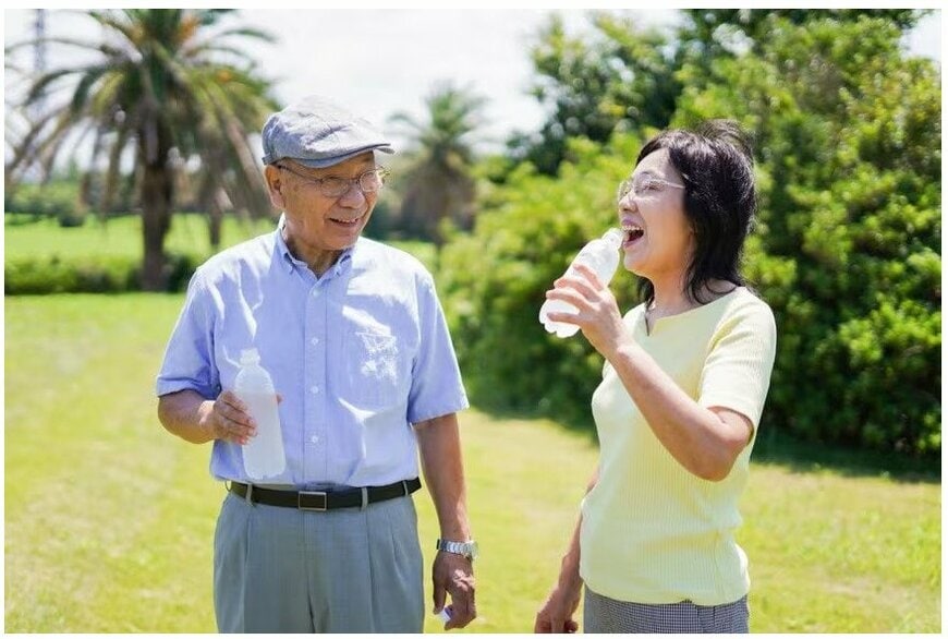 「生活が苦しい」高齢者が5割超。70代夫婦の平均貯蓄・生活費・年金額はいくら？今から備える老後資金の現実
