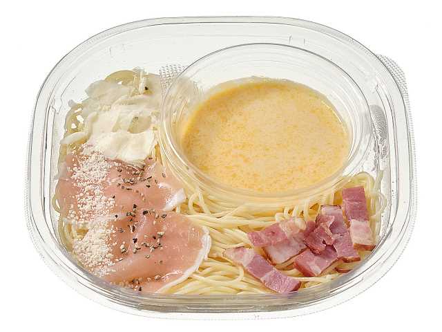 冷製パスタ　生ハムとベーコンのカルボナーラ