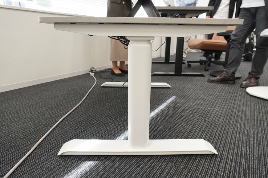 電動昇降デスクの写真