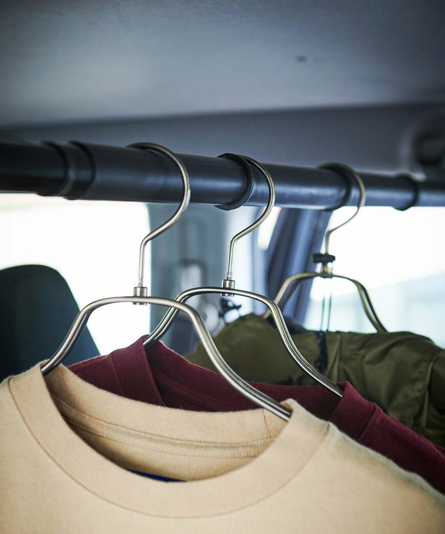 出所：オートバックス公式ブランドサイト　インテリアバー ロックベルト付き