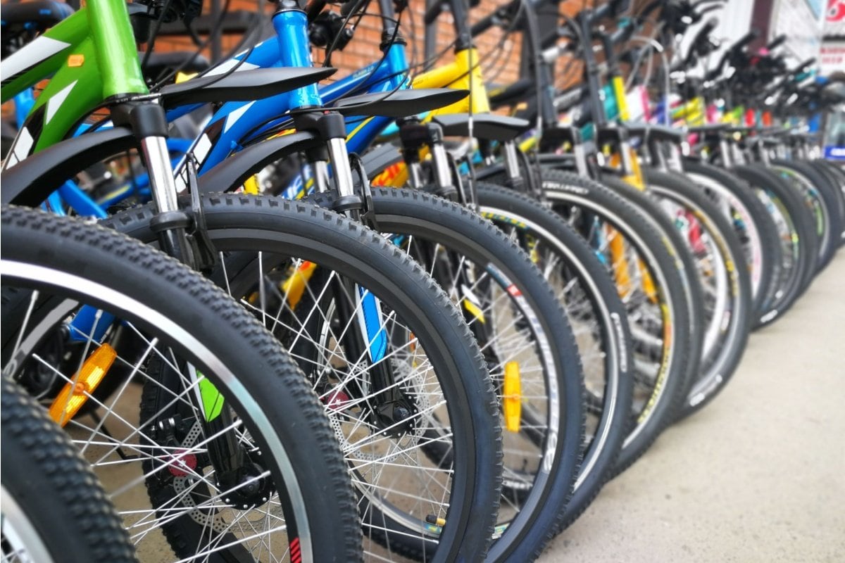 ながらスマホ×自転車】重大な事故…「全体の約5割が集中する年代とは