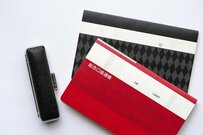 【元銀行員が解説】銀行に死亡届を提出する前、ATMでお金を引き出すのはNG？役所から銀行に「口座凍結」するよう連絡するの？