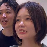 「さすがすぎる……」髪型に悩む女性がインナーカラーを活かしたパーマでおしゃれに変身！「かわいい」と大感動